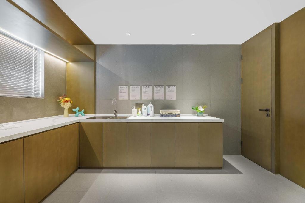 Цзинань: Yaduo Hotel, East Square, Jinan West Station