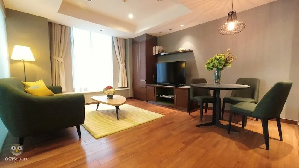 Гонконг: Owl Square Residence