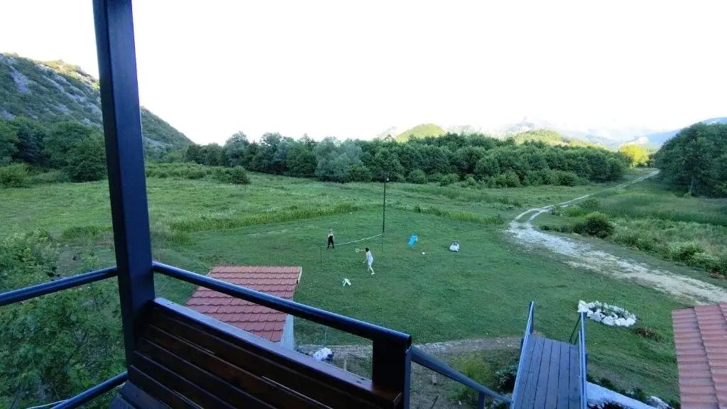 Вирпазар: Camp Sunny Hills