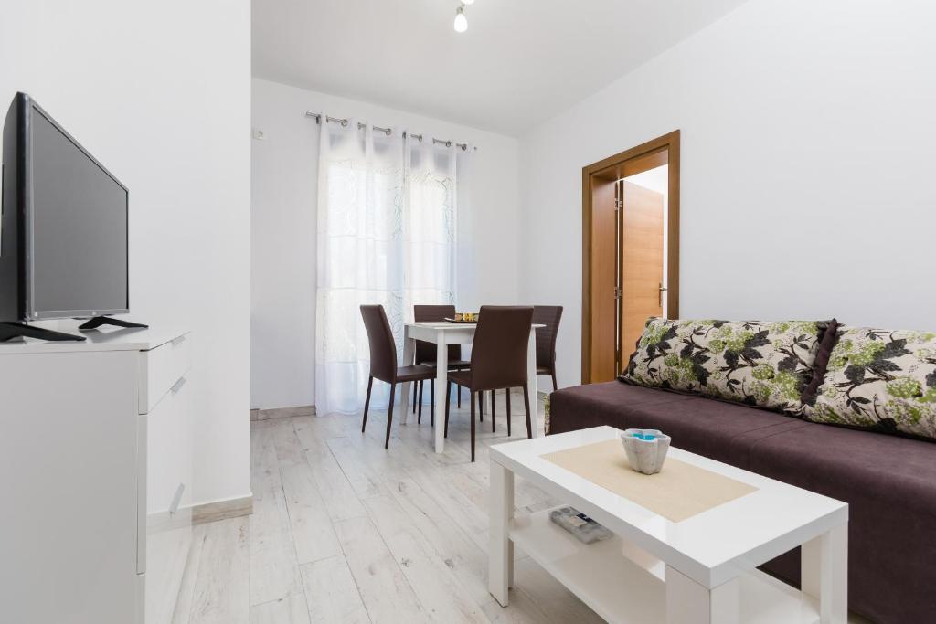Доброта: Apartments 26