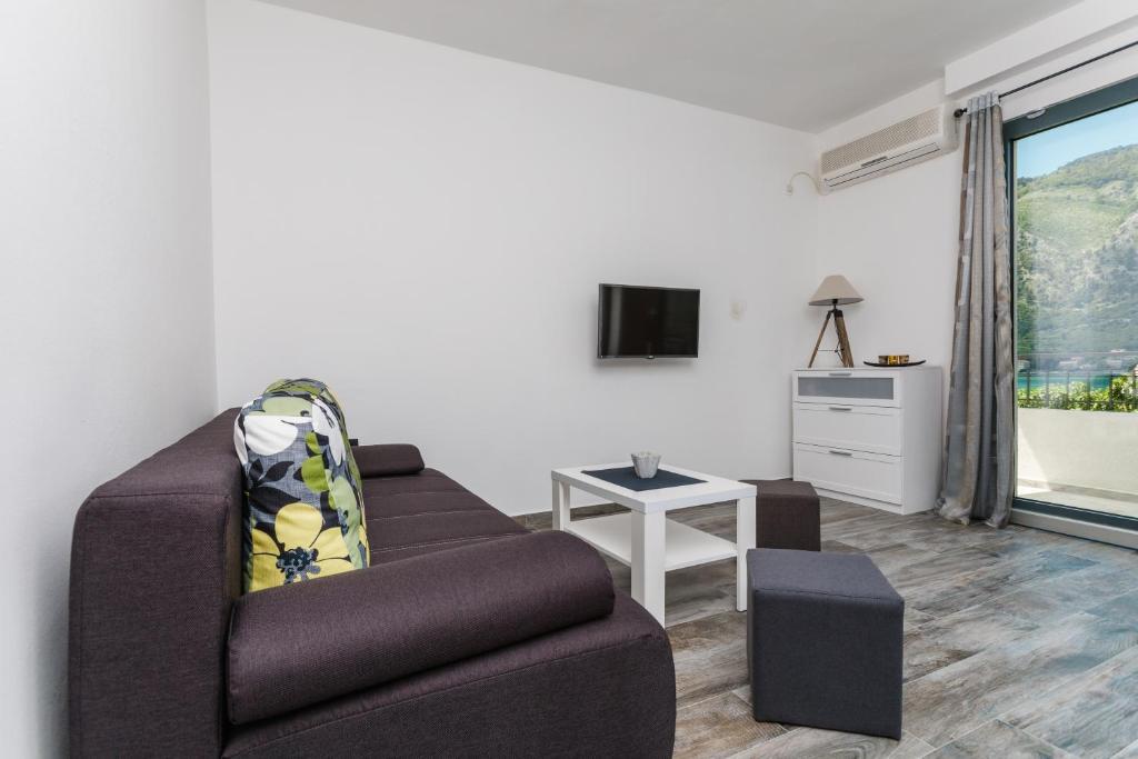Доброта: Apartments 26