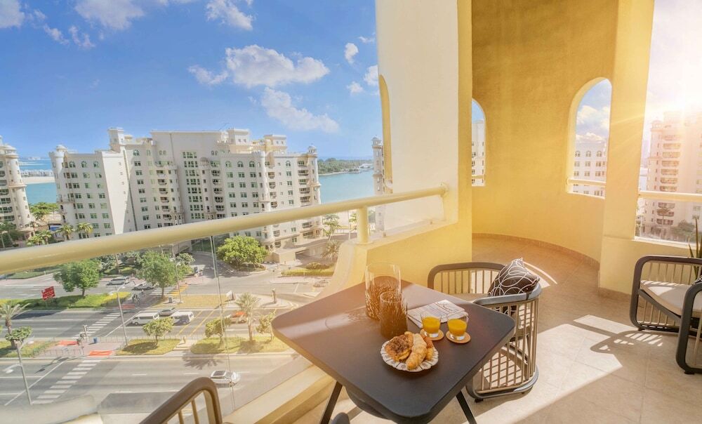 Дубай: LUX The Shoreline Penthouse Suite