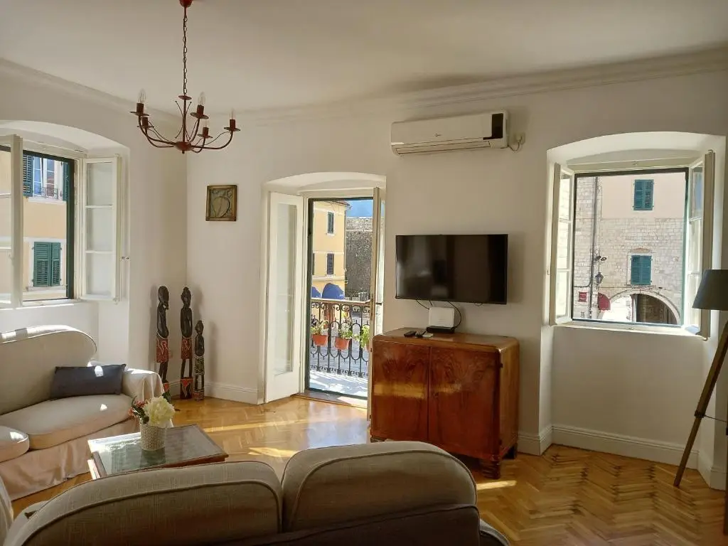Доброта: Old Town Sea Gate Apartment