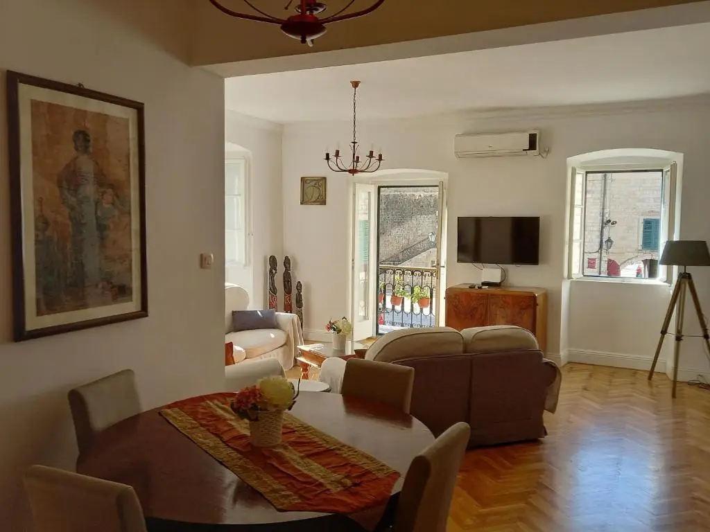 Доброта: Old Town Sea Gate Apartment
