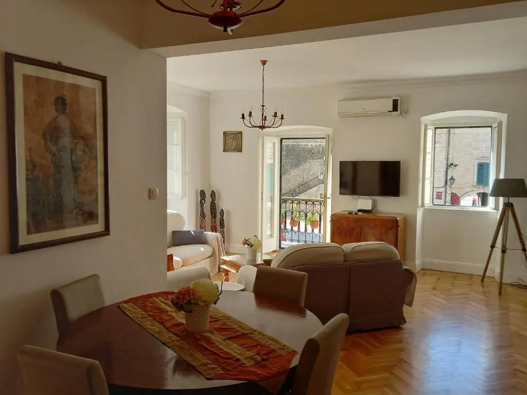 Доброта: Old Town Sea Gate Apartment