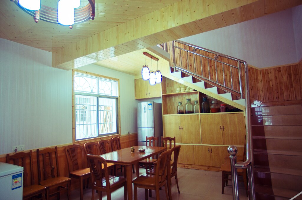 Чжанцзяцзе: Yiqin Inn