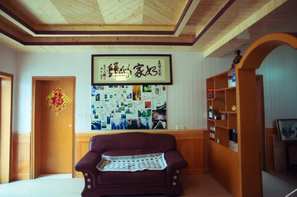 Чжанцзяцзе: Yiqin Inn