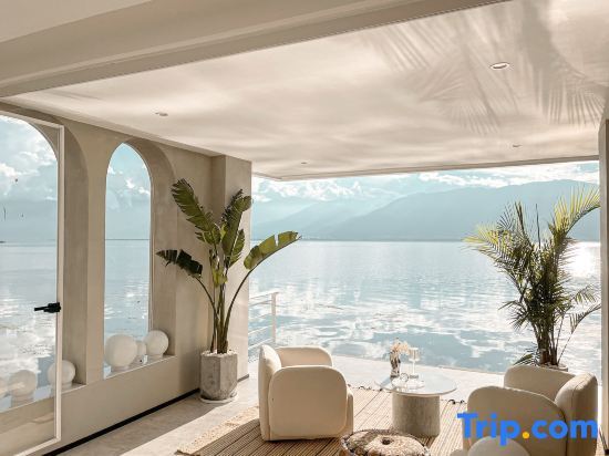 Дали: Mandi Lake View Inn