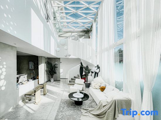 Дали: Mandi Lake View Inn