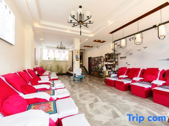 Фэнхуан: Phoenix Ancient City Light Luxury. Yunmu Ju River View Homestay