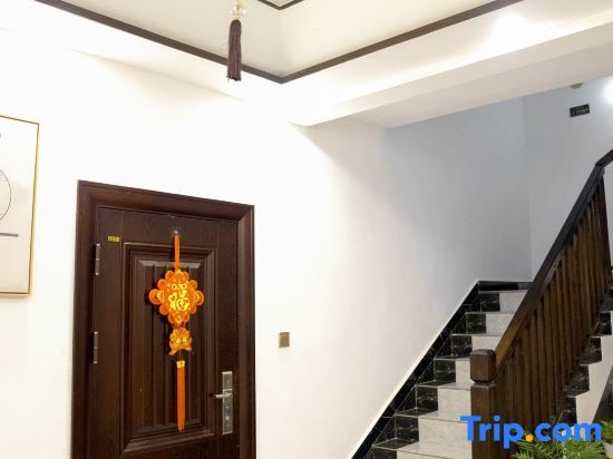 Фэнхуан: Phoenix Ancient City Light Luxury. Yunmu Ju River View Homestay