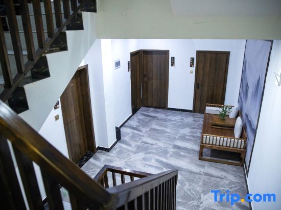 Фэнхуан: Phoenix Ancient City Light Luxury. Yunmu Ju River View Homestay