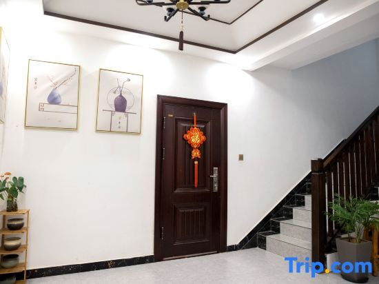 Фэнхуан: Phoenix Ancient City Light Luxury. Yunmu Ju River View Homestay