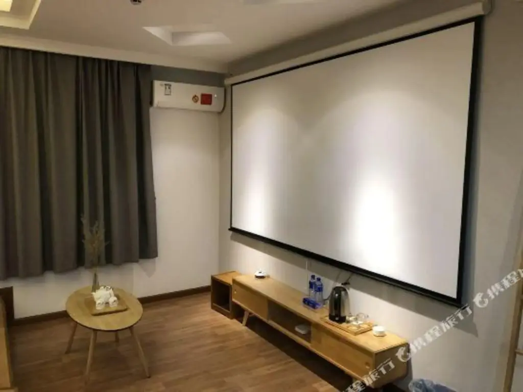 Хойчжоу: Jinying Theme Hotel (Boruo Overseas Chinese Middle School Rainbow Plaza)