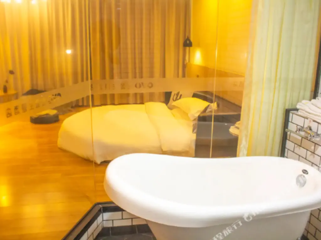 Хойчжоу: Jinying Theme Hotel (Boruo Overseas Chinese Middle School Rainbow Plaza)