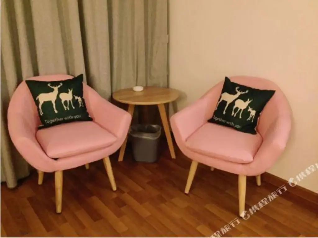 Хойчжоу: Jinying Theme Hotel (Boruo Overseas Chinese Middle School Rainbow Plaza)