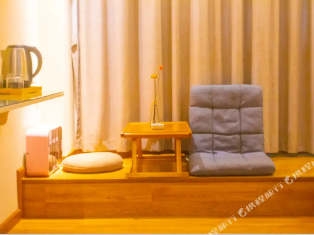 Хойчжоу: Jinying Theme Hotel (Boruo Overseas Chinese Middle School Rainbow Plaza)