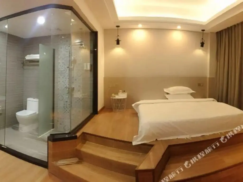 Хойчжоу: Jinying Theme Hotel (Boruo Overseas Chinese Middle School Rainbow Plaza)