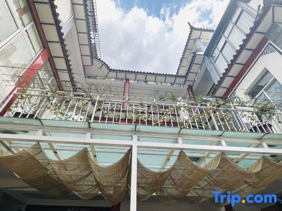 Дали: Jinyanju Inn