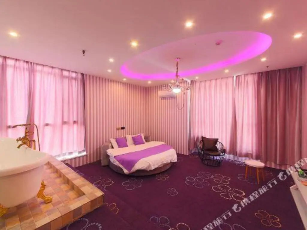 Шицзячжуан: Fall in love with your theme hotel (Shijiazhuang Tianshan Hai World Store Branch)