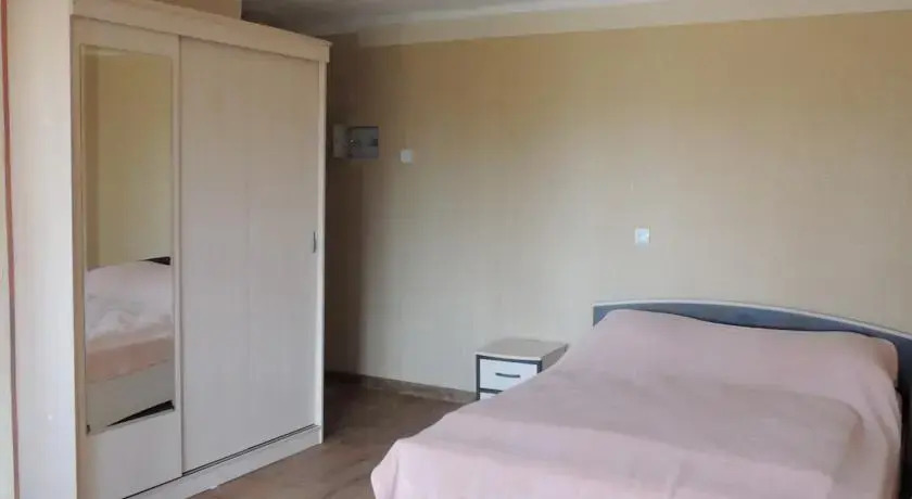 Омск: Apartments on Irtyshskaya Naberezhnaya