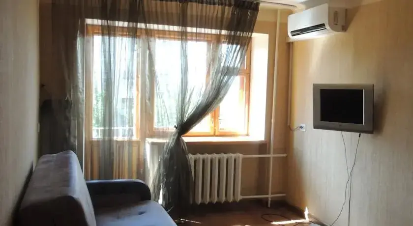 Омск: Apartments on Irtyshskaya Naberezhnaya