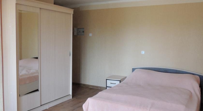 Омск: Apartments on Irtyshskaya Naberezhnaya