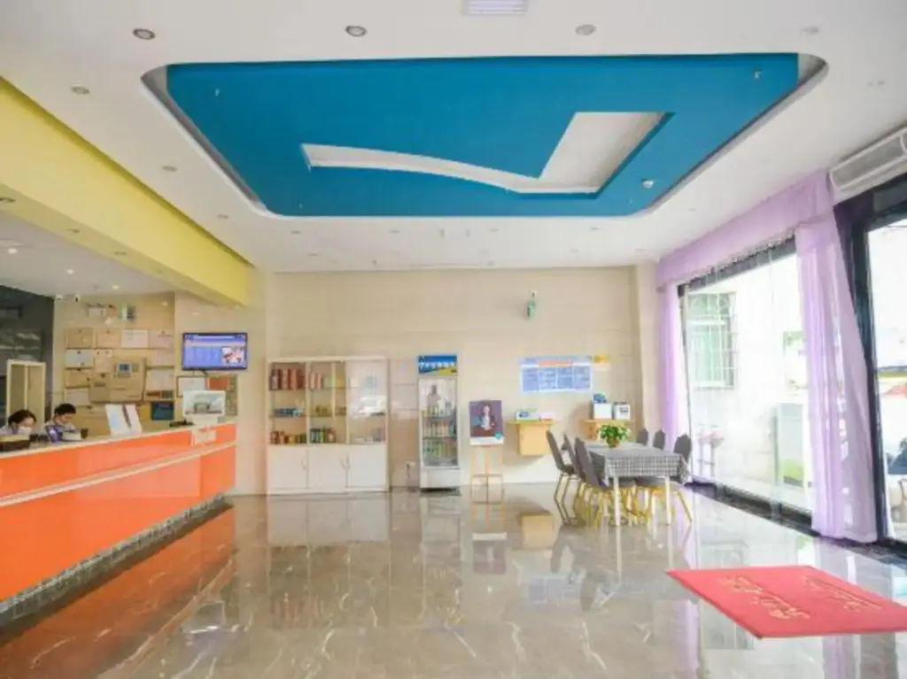 Хайкоу: 7-day Chain Hotel (Haikou Institute of Industry and Commerce Binjiang Road Branch)