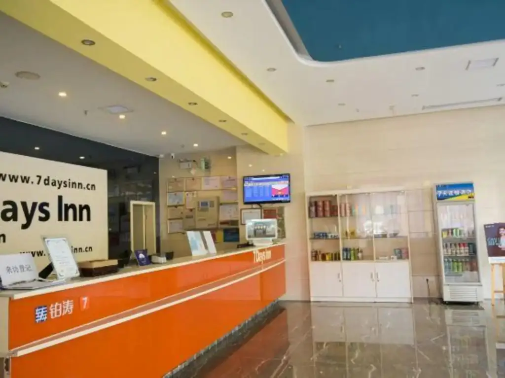 Хайкоу: 7-day Chain Hotel (Haikou Institute of Industry and Commerce Binjiang Road Branch)