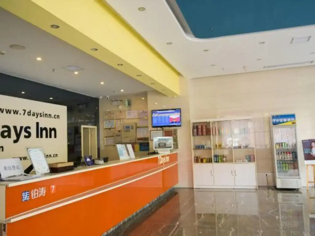 Хайкоу: 7-day Chain Hotel (Haikou Institute of Industry and Commerce Binjiang Road Branch)
