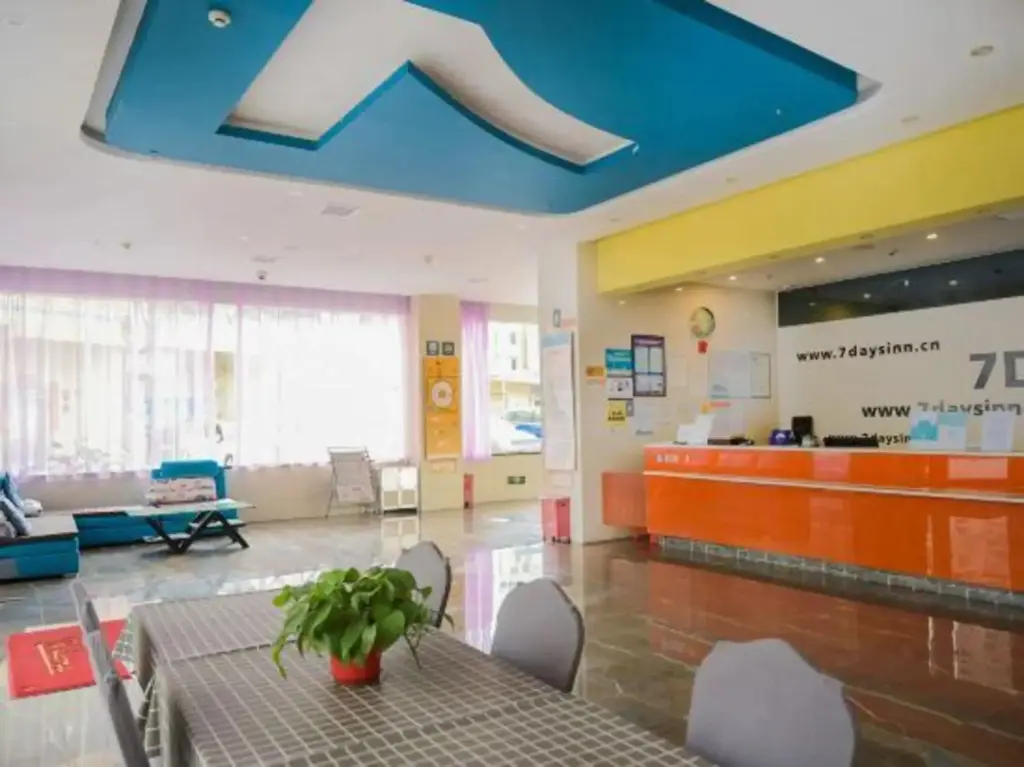 Хайкоу: 7-day Chain Hotel (Haikou Institute of Industry and Commerce Binjiang Road Branch)