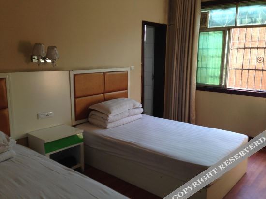 Хуайхуа: Huitong Yinhua Hotel