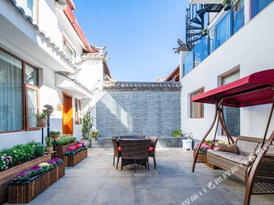 Лицзян: YiHuZhuoJiu Lijiang Ancient Town Resort