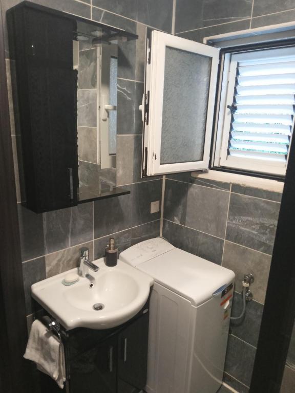 Доброта: Apartments with sea view in Prcanj