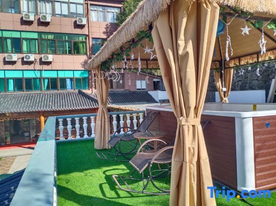 Хучжоу: Longwangshan Shenglin Inn