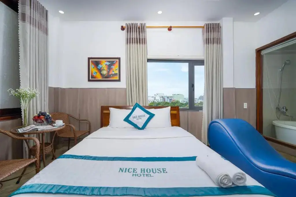 Дананг: Nice House Hotel - Near My Khe Beach