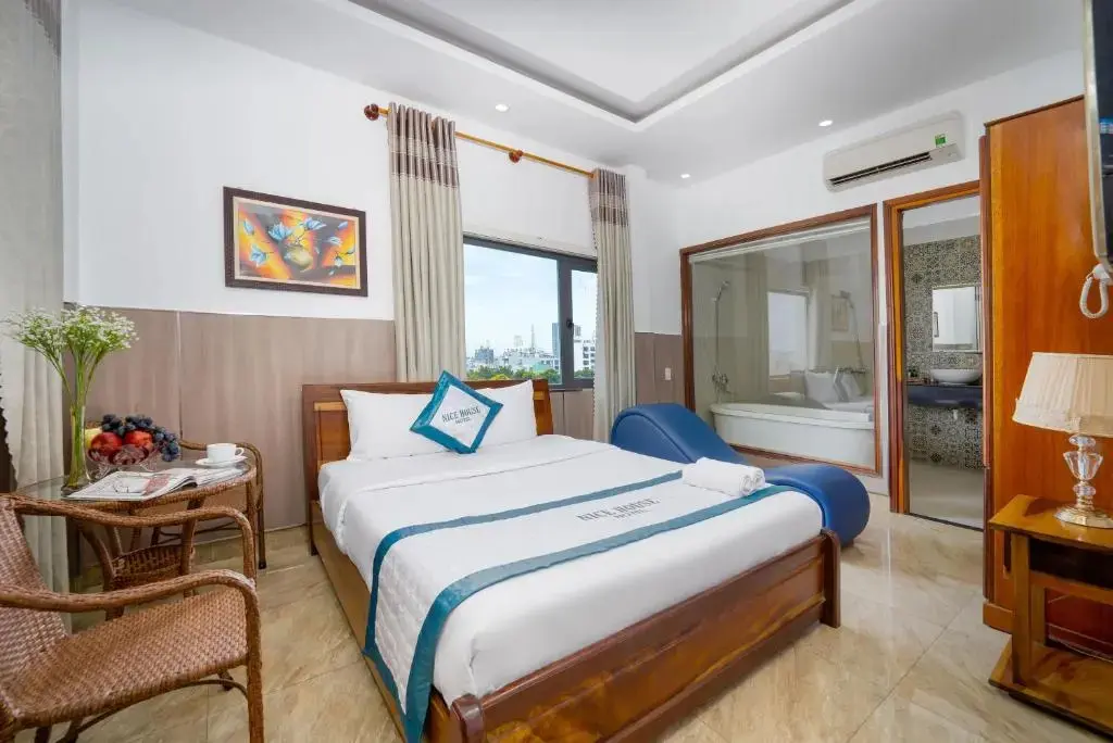 Дананг: Nice House Hotel - Near My Khe Beach