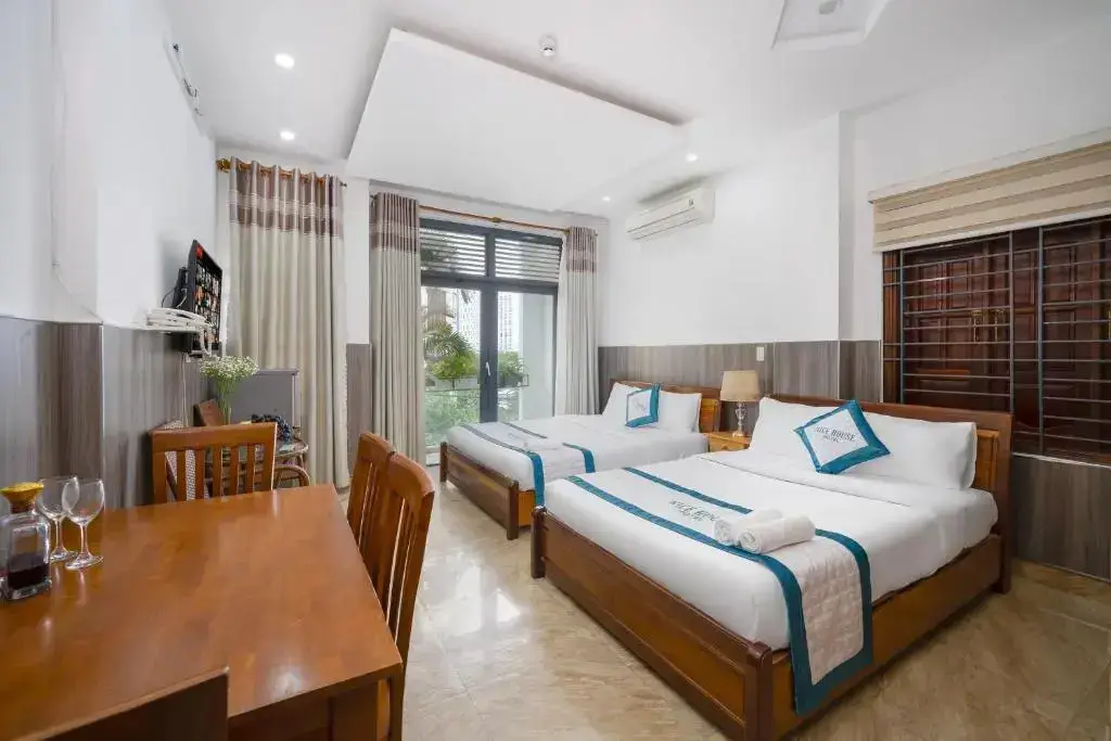 Дананг: Nice House Hotel - Near My Khe Beach