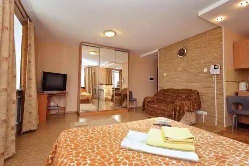 Омск: Center Loft Studija tsentr Omsk Gagarina Bezkontaktnoe zaselenie