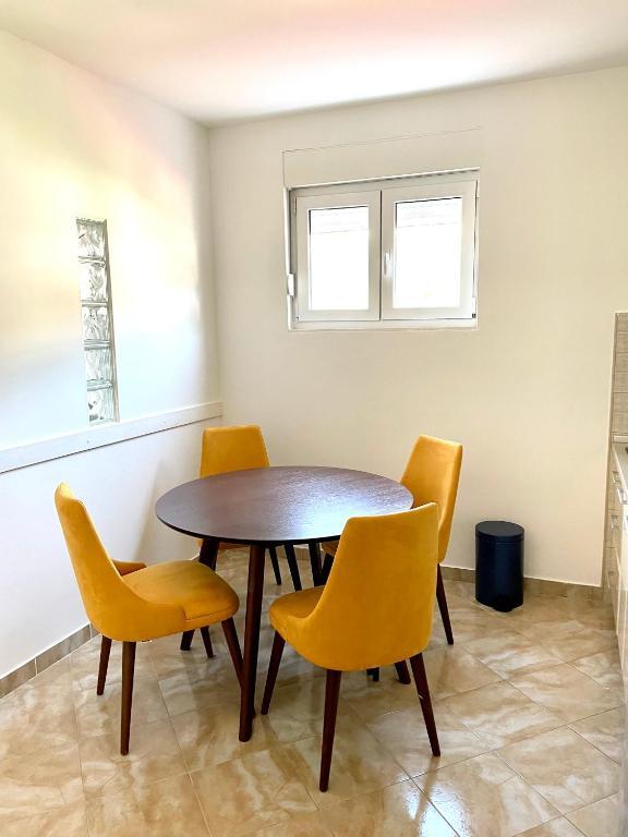 Биела: Lovely apartment with stunning view on Kotor Bay