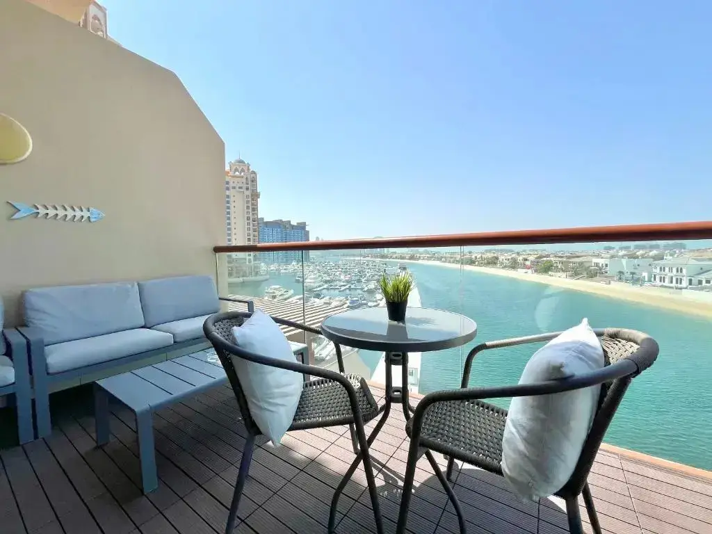 Дубай: Palm Jumeirah Upgraded & Cozy Boutique Apartment