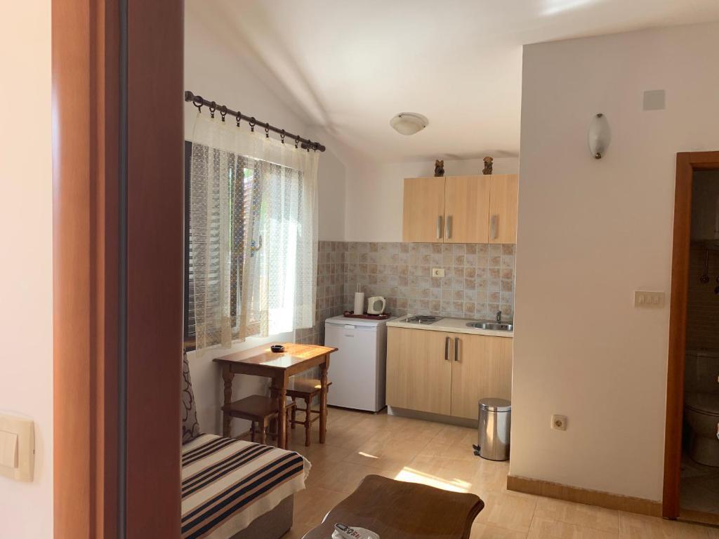Будва: Apartments Zvicer - Milica