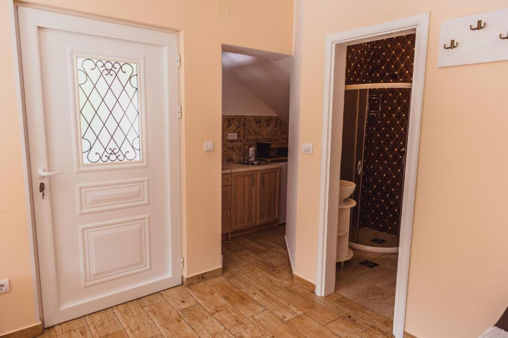 Доброта: Apartments Krsto Dobrisa