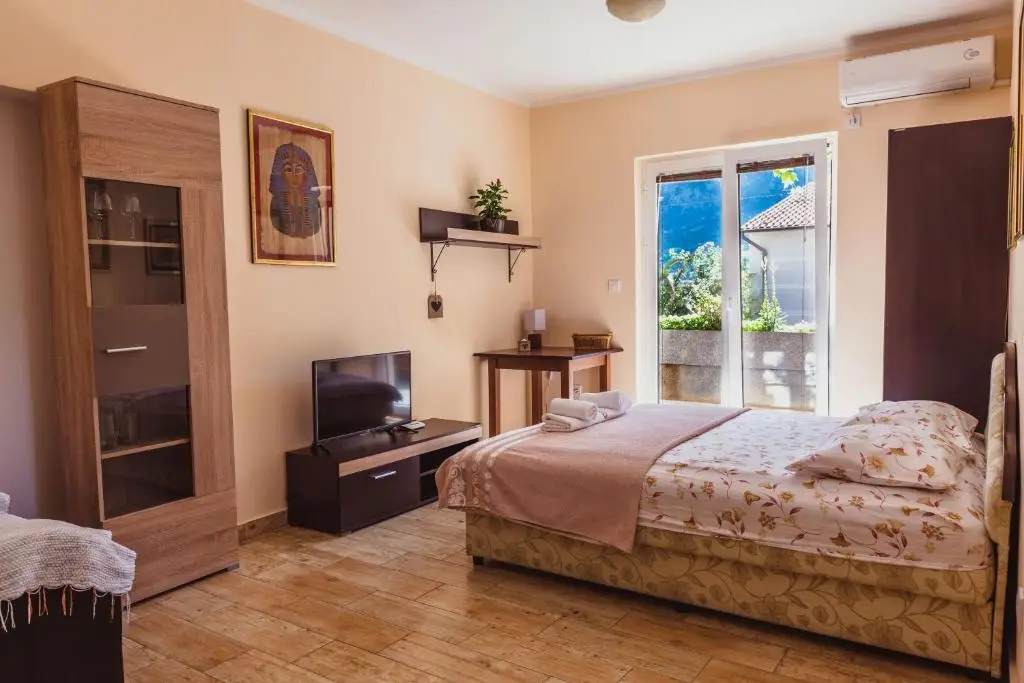 Доброта: Apartments Krsto Dobrisa