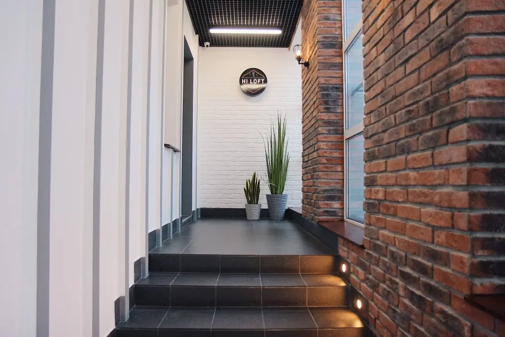 Омск: Меблированные комнаты Hi Loft
