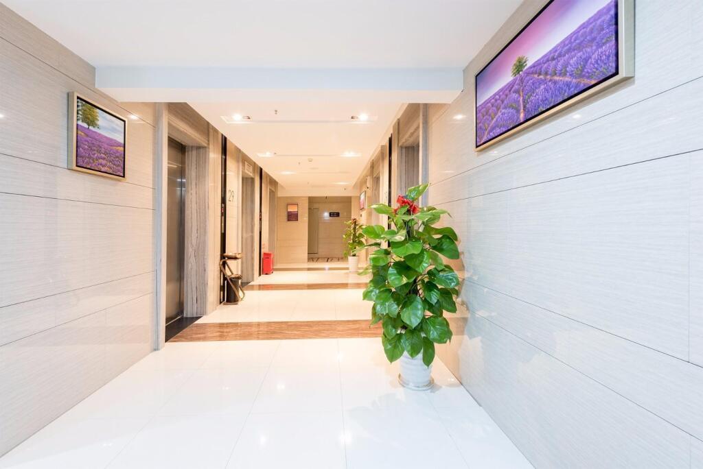 Хейан: Lavande Hotel Heyuan Wanlongcheng