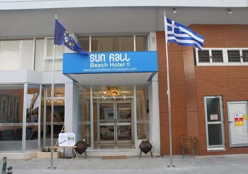 Sun Hall Beach Apartments — фото 1