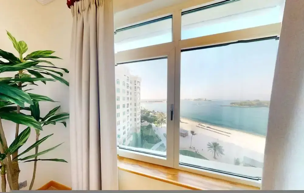 Дубай: Al Dabas Beach Views 3BD Sleeps 6 Beachfront