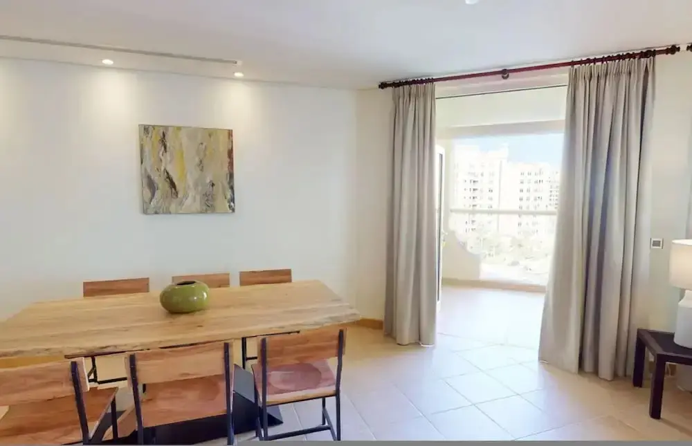 Дубай: Al Dabas Beach Views 3BD Sleeps 6 Beachfront