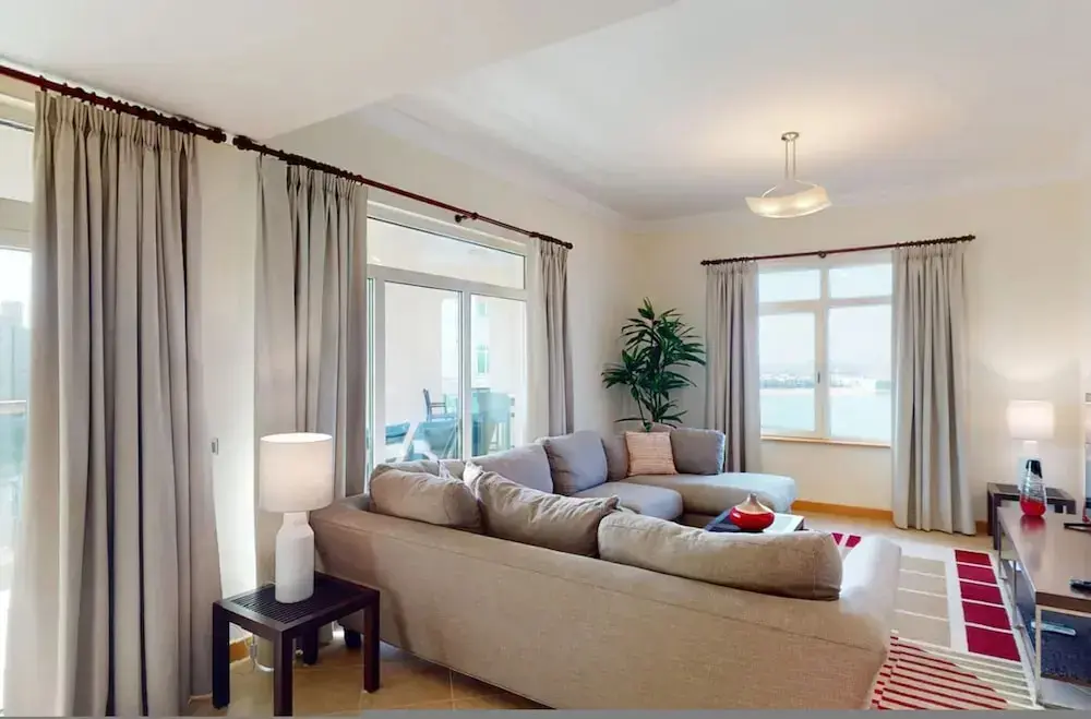 Дубай: Al Dabas Beach Views 3BD Sleeps 6 Beachfront
